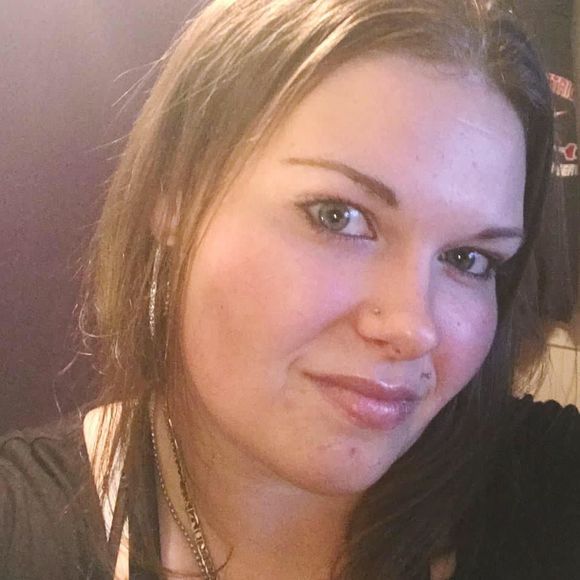 Meet your Posher, Jenniffer - Picture 1 of 1